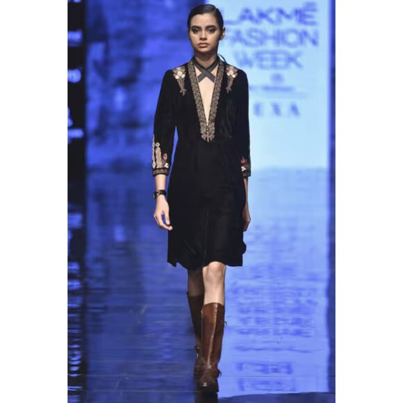 Label Ritu Kumar Black Micro Velvet V Neck Hungarian Embroidered Dress - S NWT - Picture 2 of 15